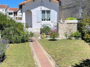 Villa 1926 à Royan/Pontaillac, proche plage et commerces, 3 ch, parking privé, cuisine équipée. - FR-1-494-147